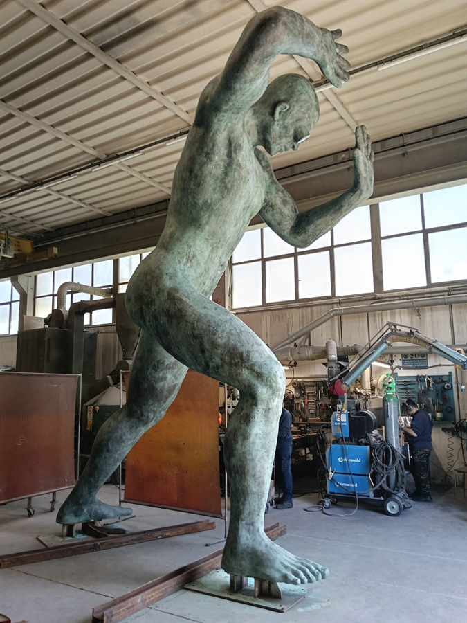 Mr. Arbitrium di Emanuele Giannelli h. mt. 5 - Bronze sculture h. mt 5 by Emanuele Giannelli artist